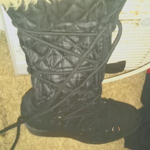 Black brown fur laced and zip up boots size 8